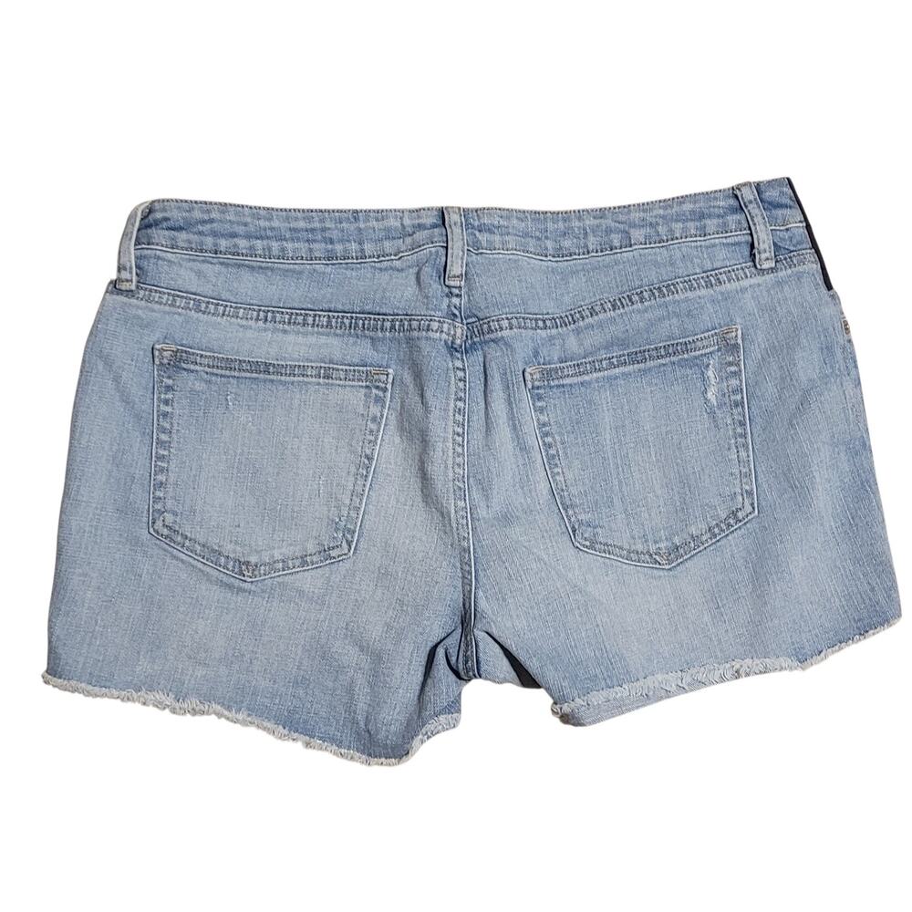 Gap Maternity Denim Shorts With Frayed Hems and Elastic Side Panels Size 31 EUC - Picture 2 of 8